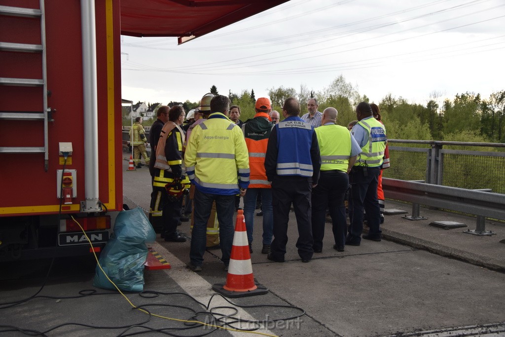 VU Gefahrgut LKW umgestuerzt A 4 Rich Koeln Hoehe AS Gummersbach P225.JPG - Miklos Laubert